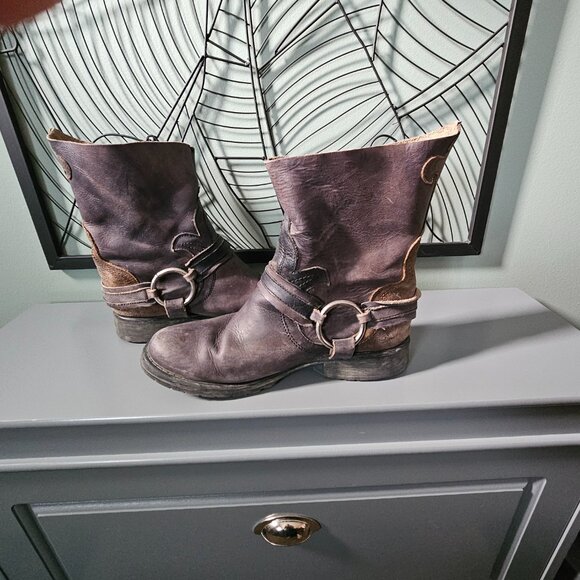 Steve Madden | Cool Mid-Calf Well Worn Western Harness Cowgirl Boots - Picture 1 of 15